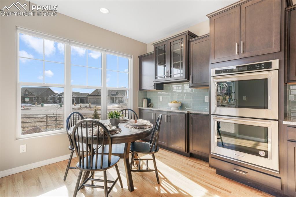 Image 12 of 50: Kitchen