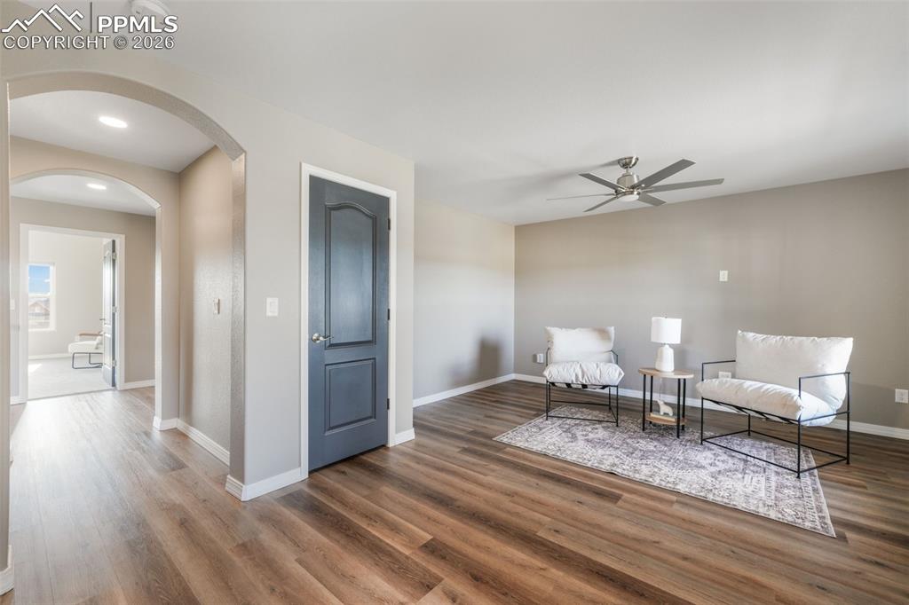 Image 27 of 50: Sitting Room