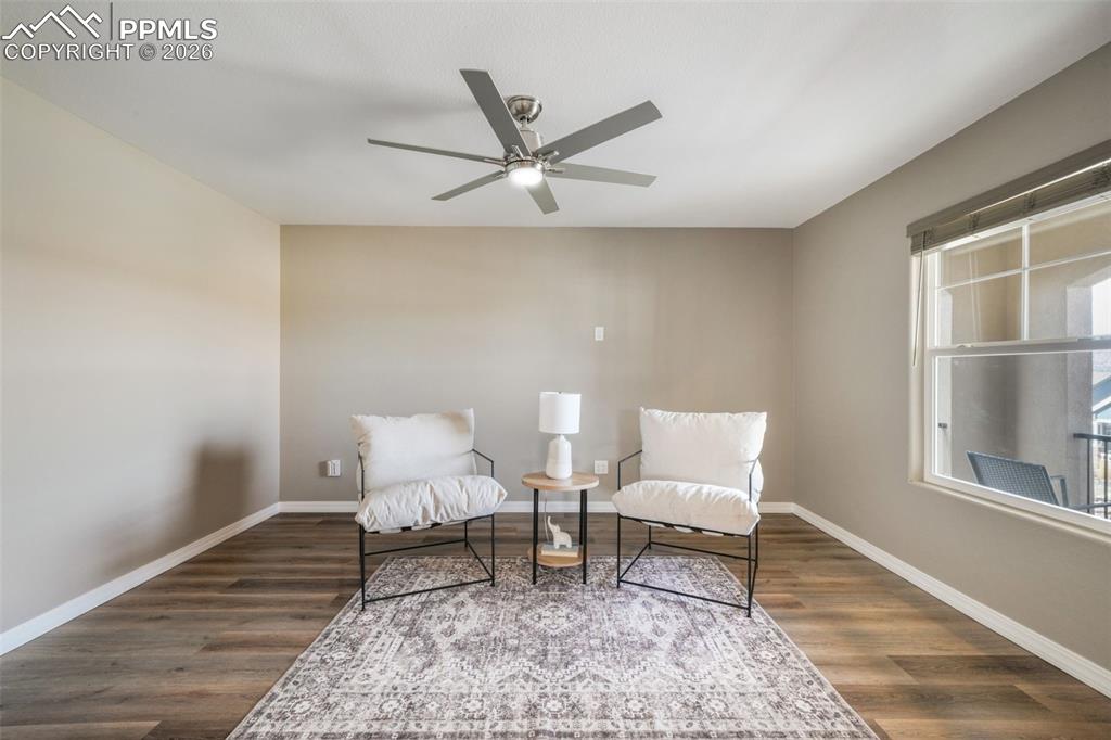 Image 30 of 50: Sitting Room