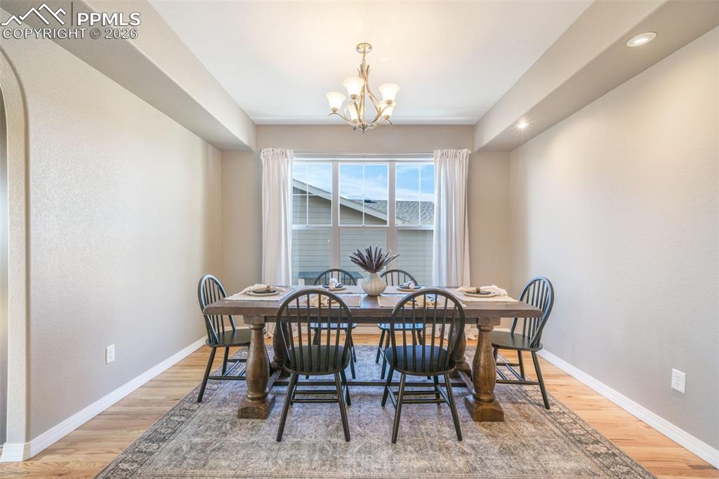 Image 6 of 50: Dining Area