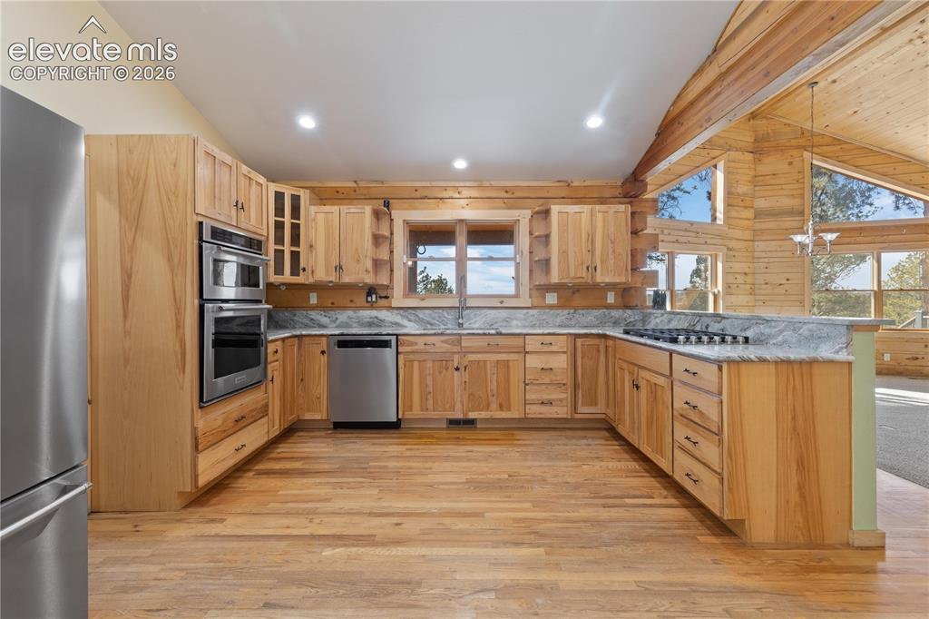 Image 7 of 47: Kitchen