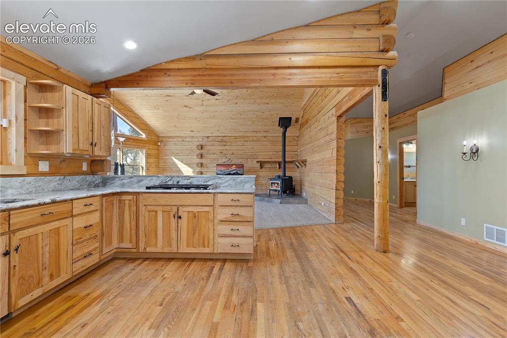 Image 8 of 47: Kitchen