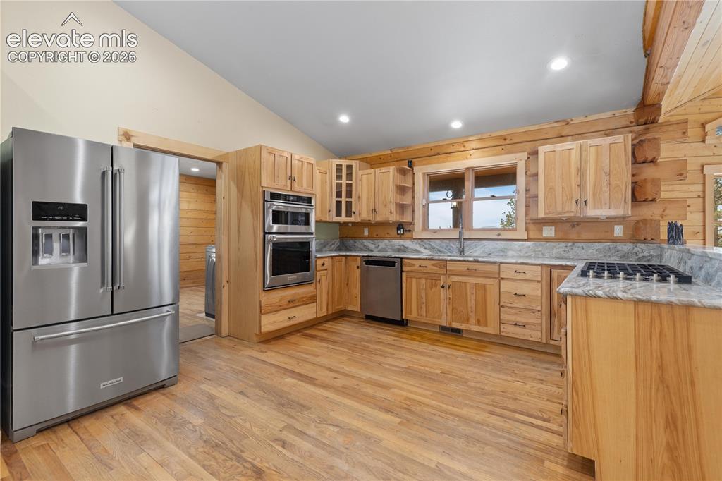 Image 9 of 47: Kitchen