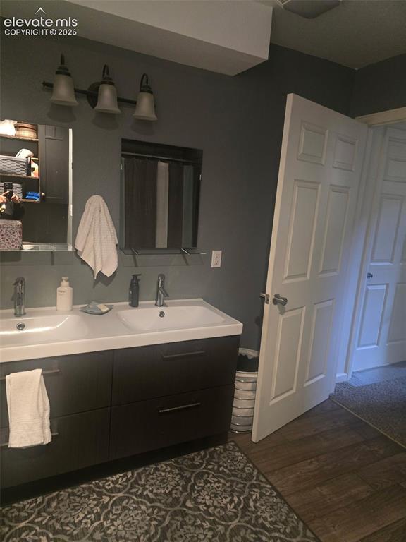 Image 11 of 24: Bathroom