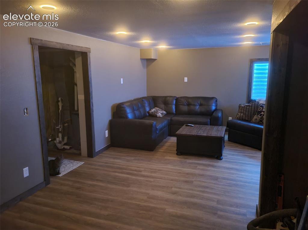 Image 20 of 24: Living Room