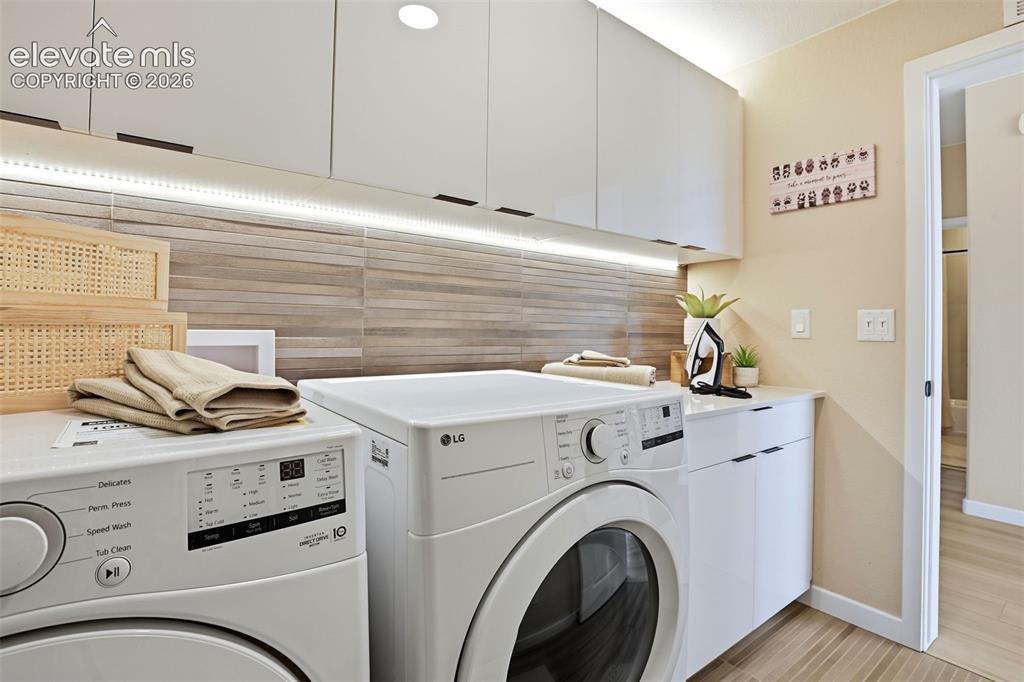 Image 10 of 50: Laundry