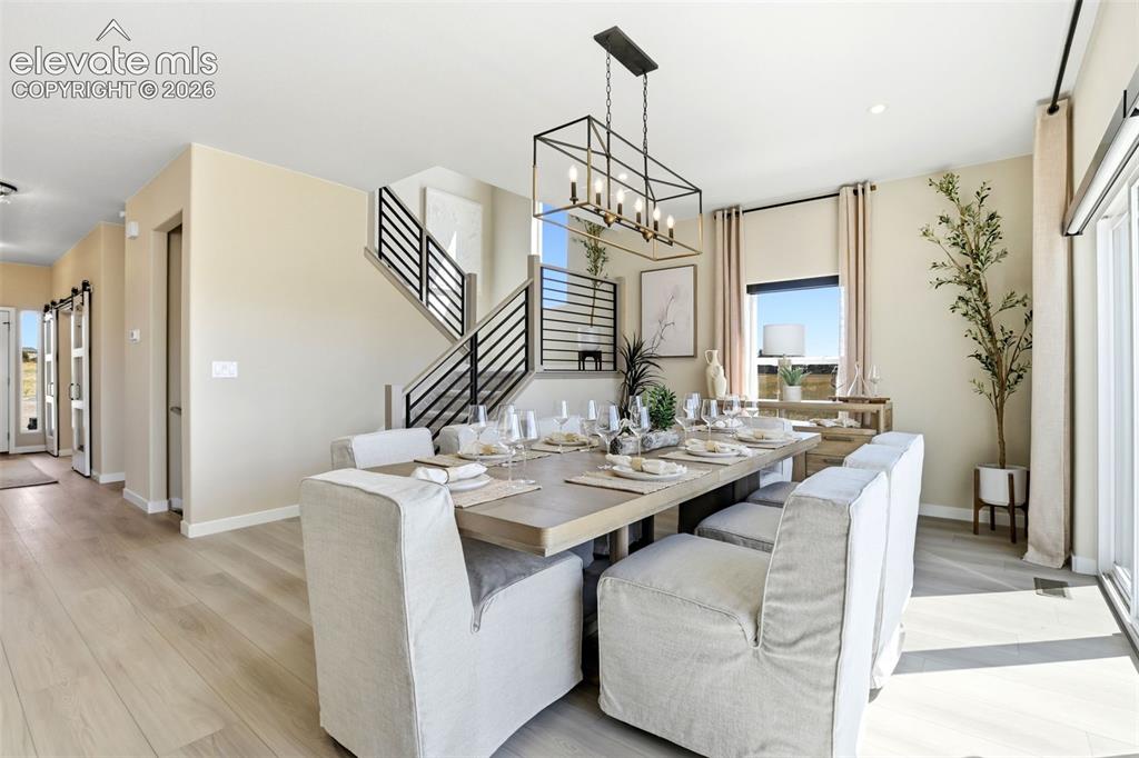 Image 14 of 50: Dining Area