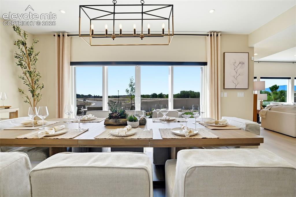 Image 17 of 50: Dining Area