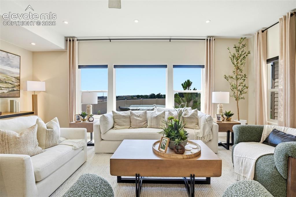 Image 19 of 50: Living Room