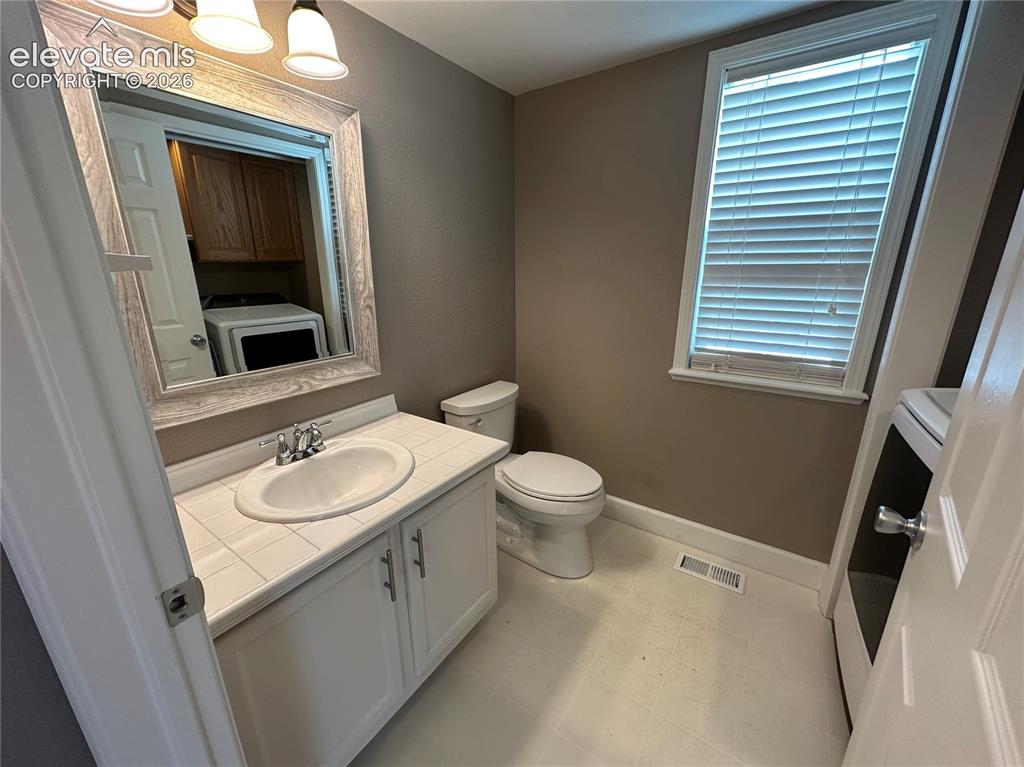 Image 17 of 24: Bathroom