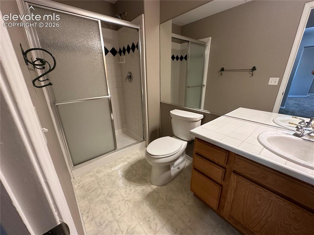 Image 22 of 24: Bathroom