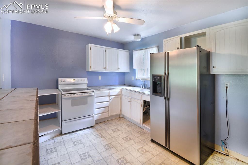 Image 4 of 21: Kitchen