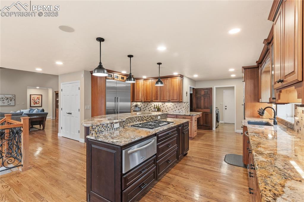 Image 10 of 49: Kitchen