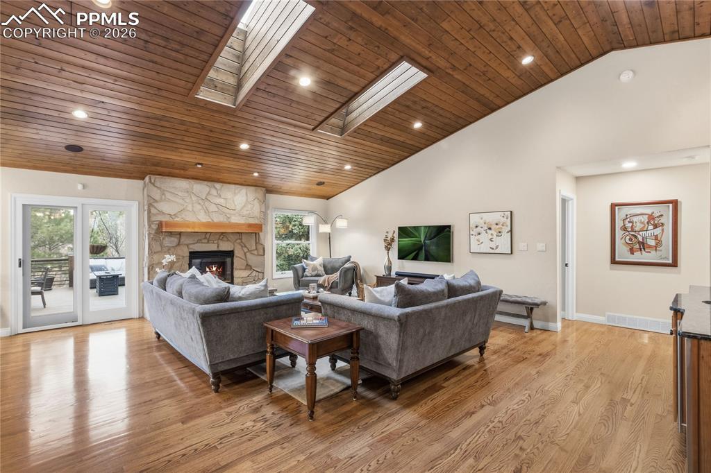 Image 15 of 49: Living Room