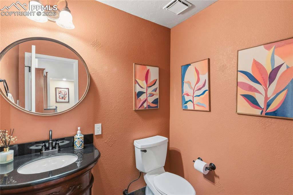 Image 17 of 49: Bathroom