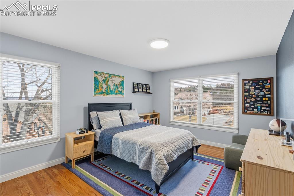 Image 21 of 49: Bedroom