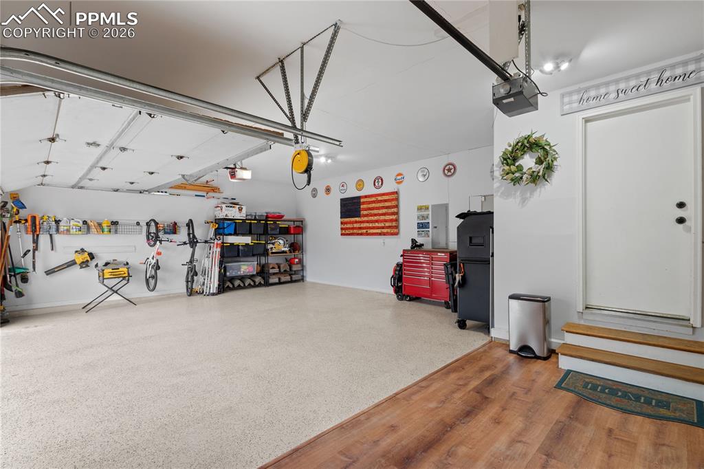 Image 40 of 49: Garage