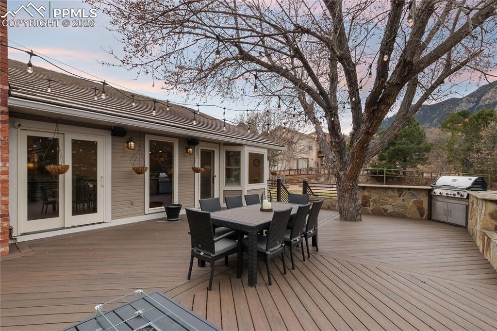 Image 42 of 49: Deck