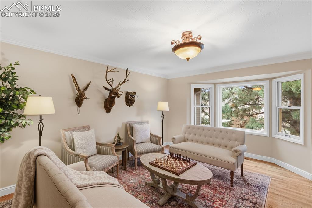 Image 6 of 49: Sitting Room