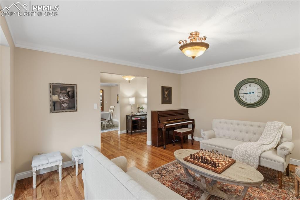 Image 7 of 49: Sitting Room