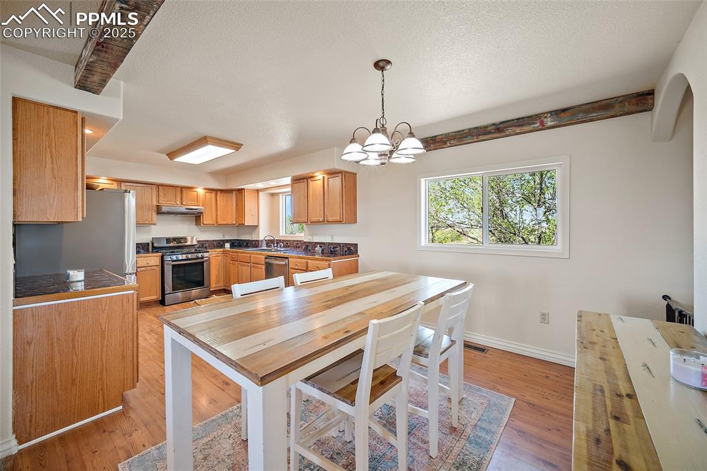Image 10 of 49: Kitchen