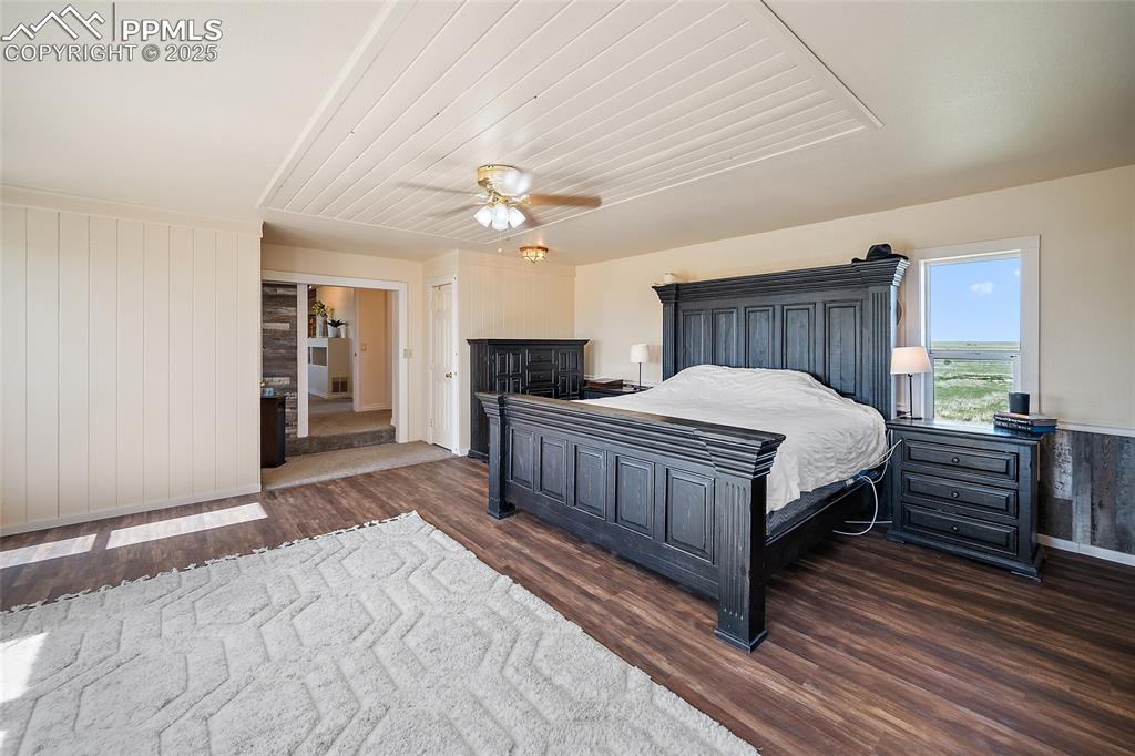 Image 16 of 49: Bedroom