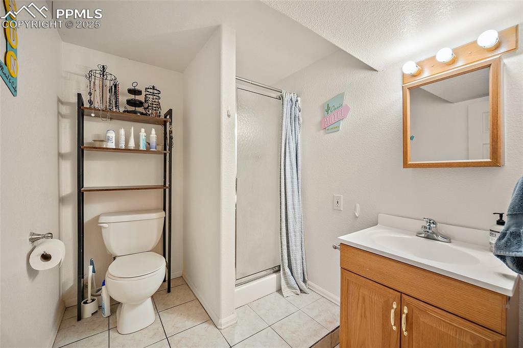 Image 20 of 49: Bathroom