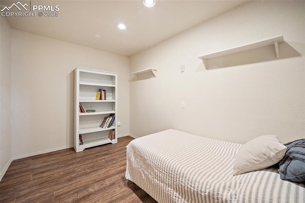 Image 22 of 49: Bedroom