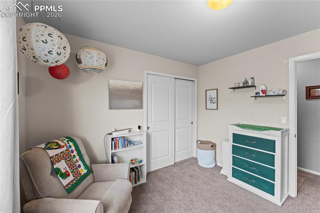 Image 19 of 31: Sitting Room