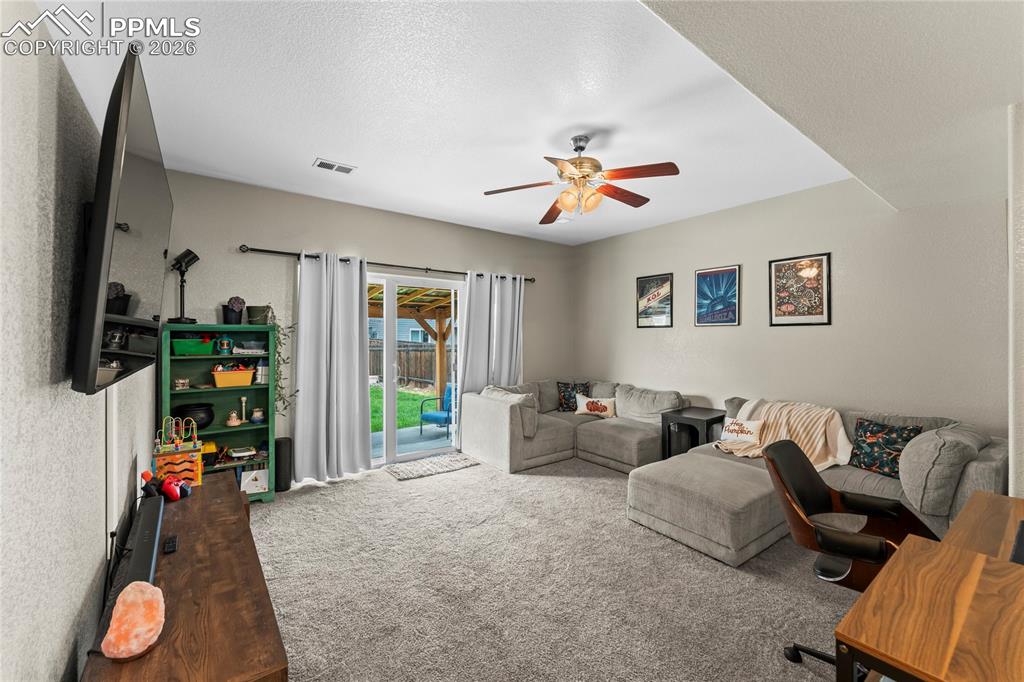 Image 6 of 31: Living Room