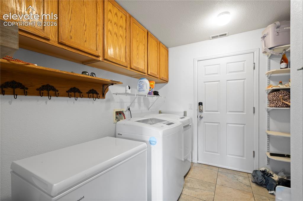 Image 11 of 32: Laundry
