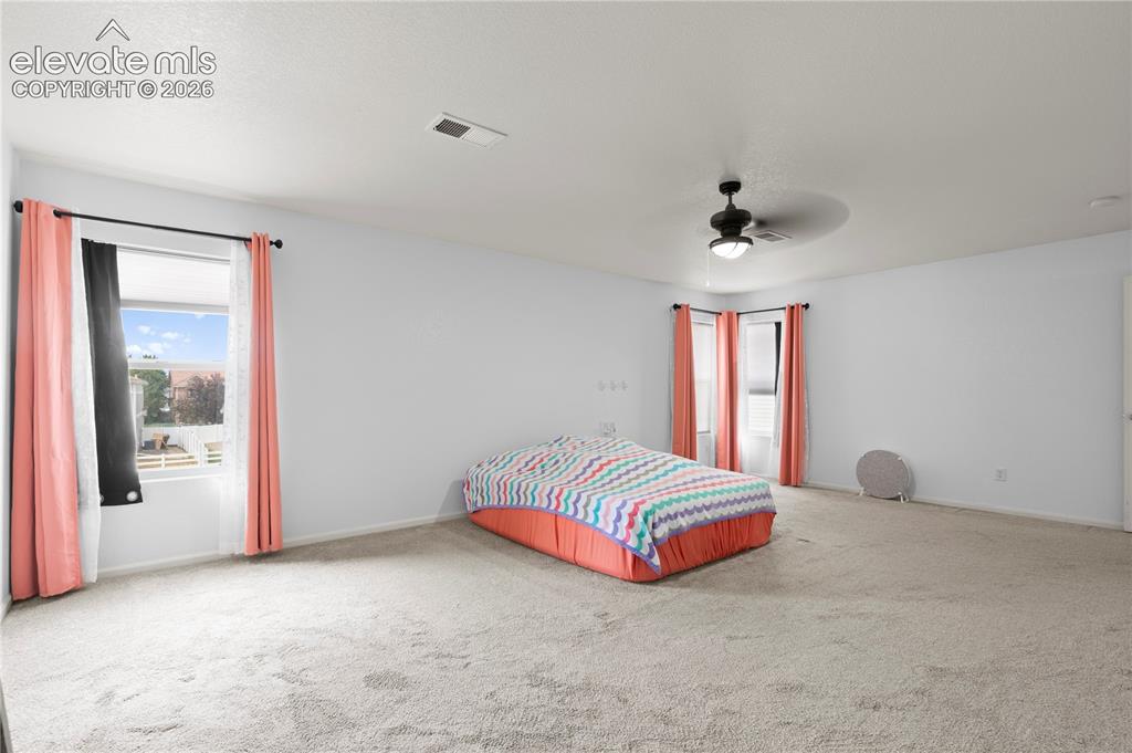 Image 20 of 32: Bedroom