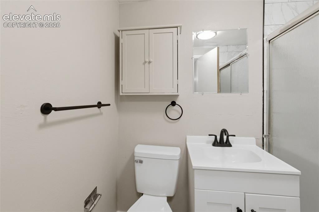 Image 13 of 24: Bathroom