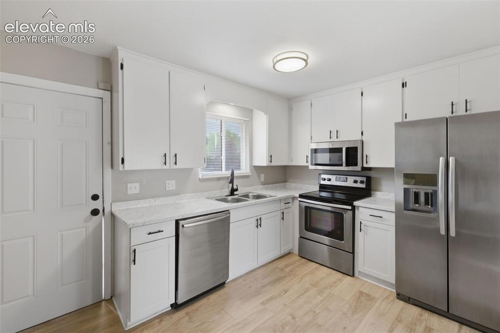 Image 6 of 24: Kitchen