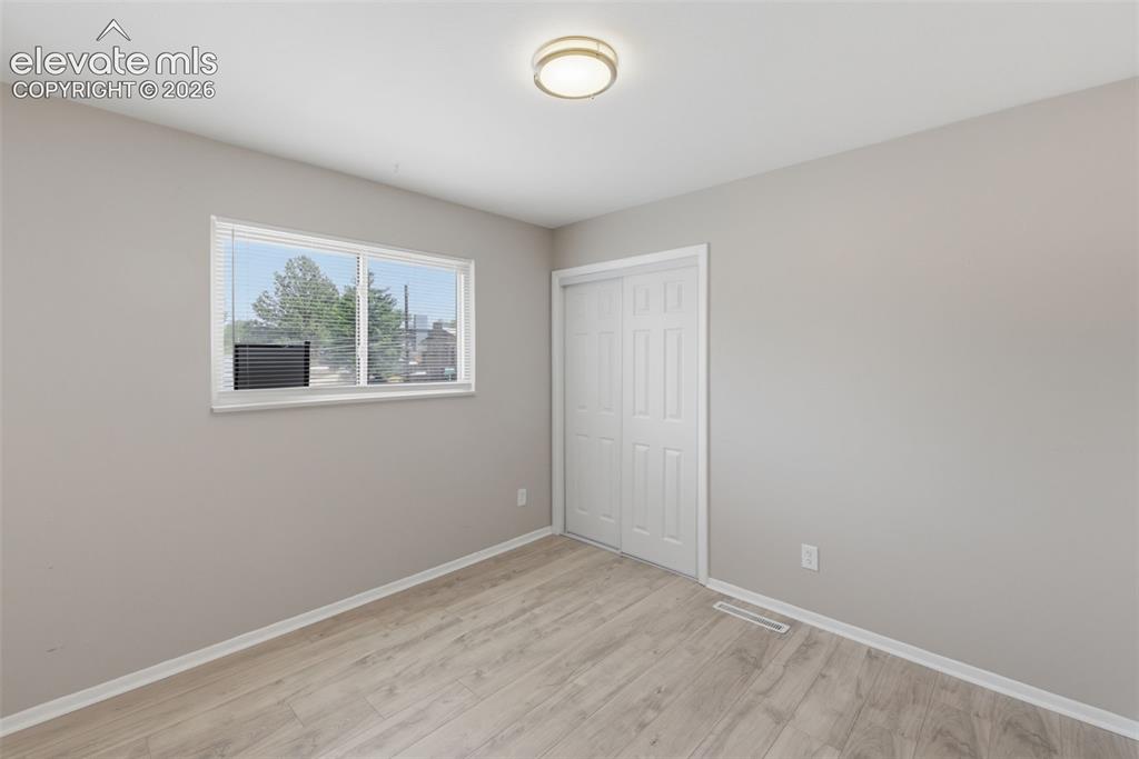 Image 9 of 24: Bedroom