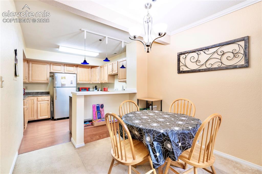 Image 7 of 37: Dining Area