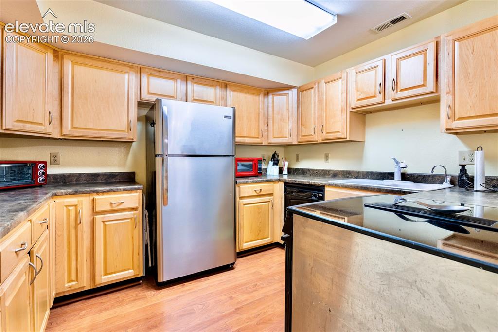 Image 9 of 37: Kitchen