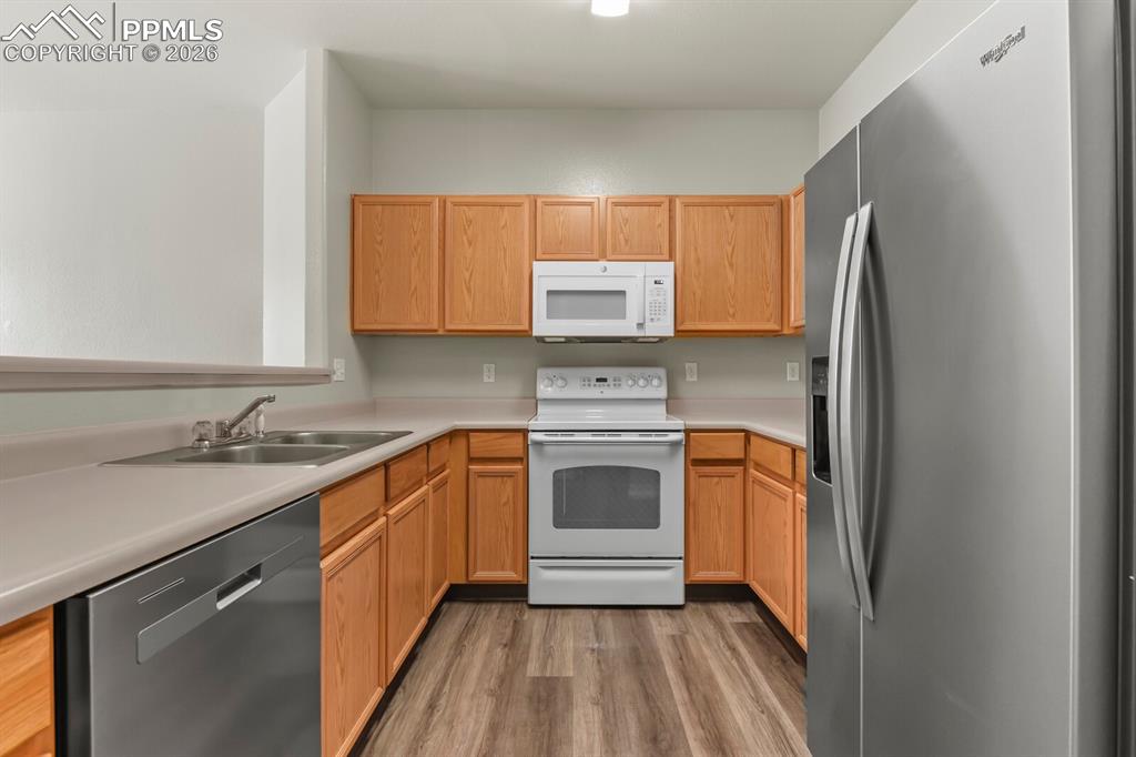 Image 11 of 34: Kitchen