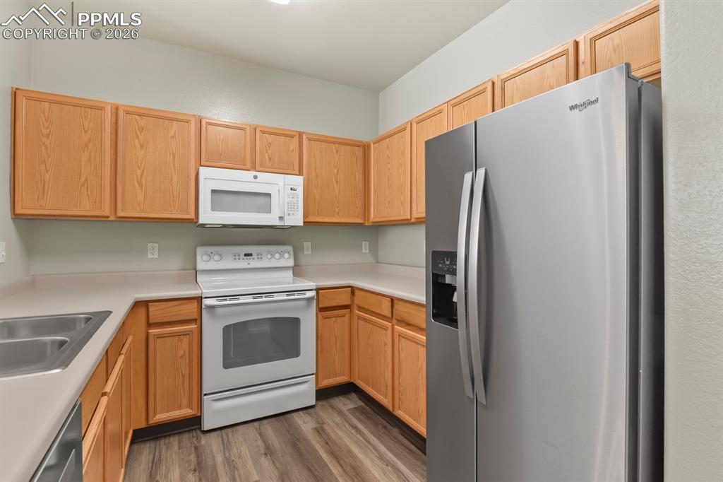 Image 12 of 34: Kitchen