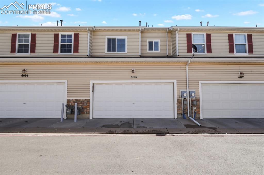 Image 30 of 34: Back of Structure