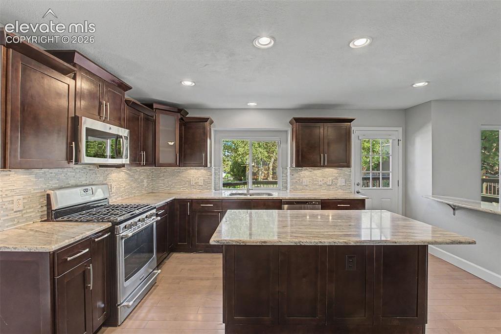 Image 12 of 47: Dining Room