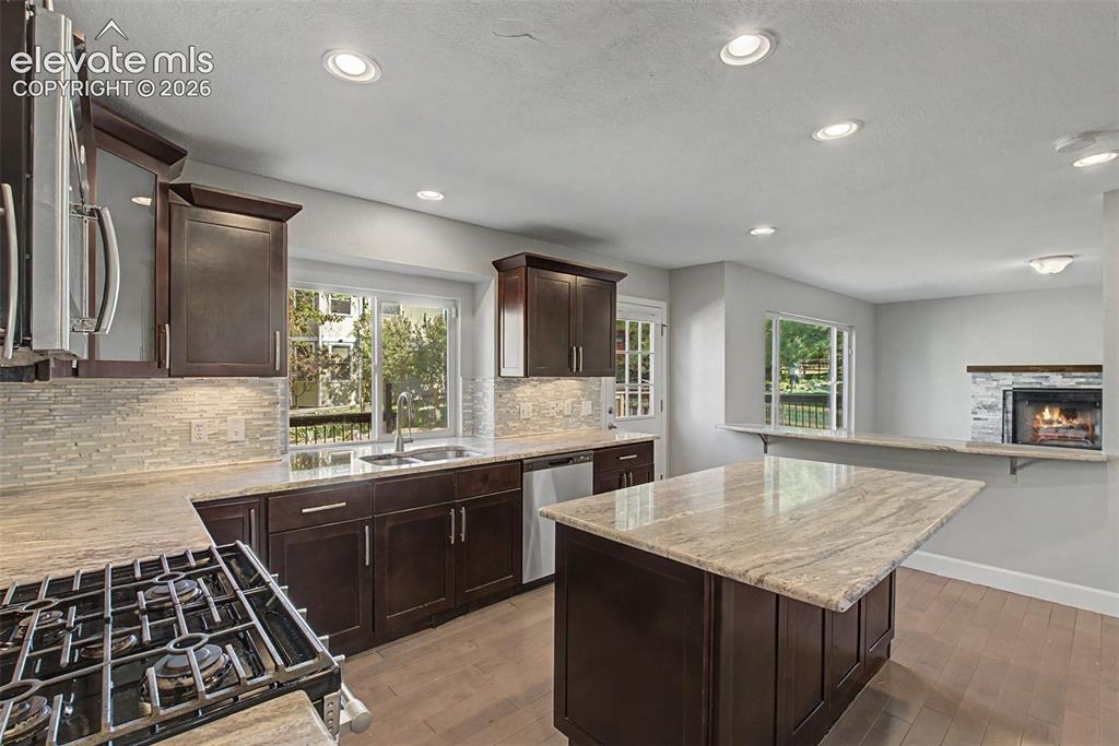 Image 16 of 47: Kitchen