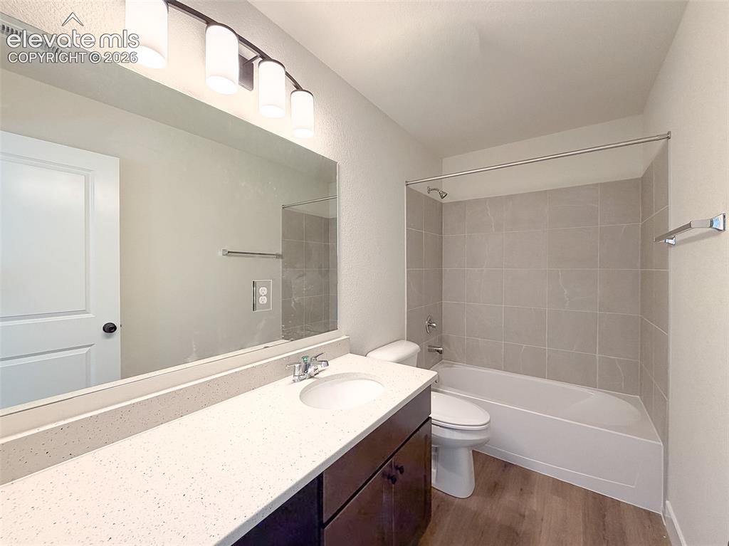 Image 31 of 36: Bathroom