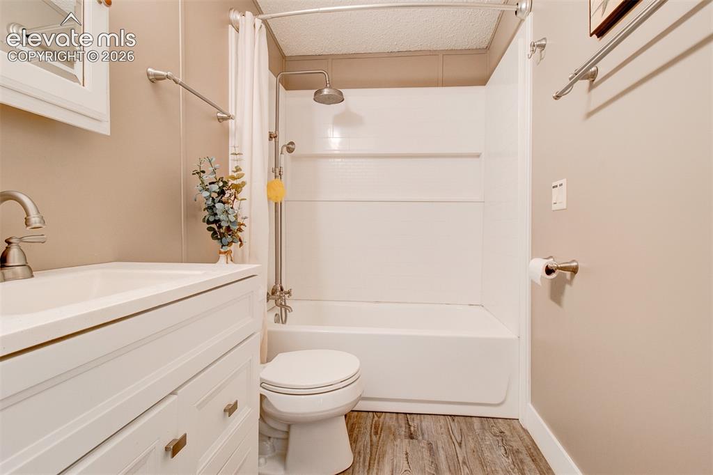 Image 18 of 42: Hall Bath