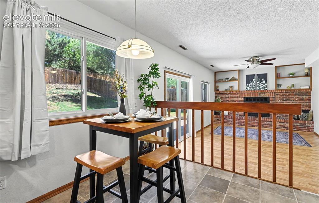 Image 21 of 41: Eat-in dining area