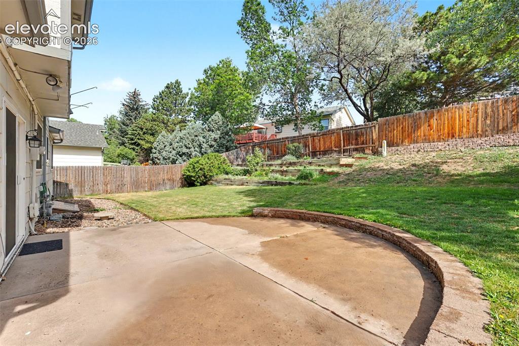 Image 39 of 41: Outdoor living area