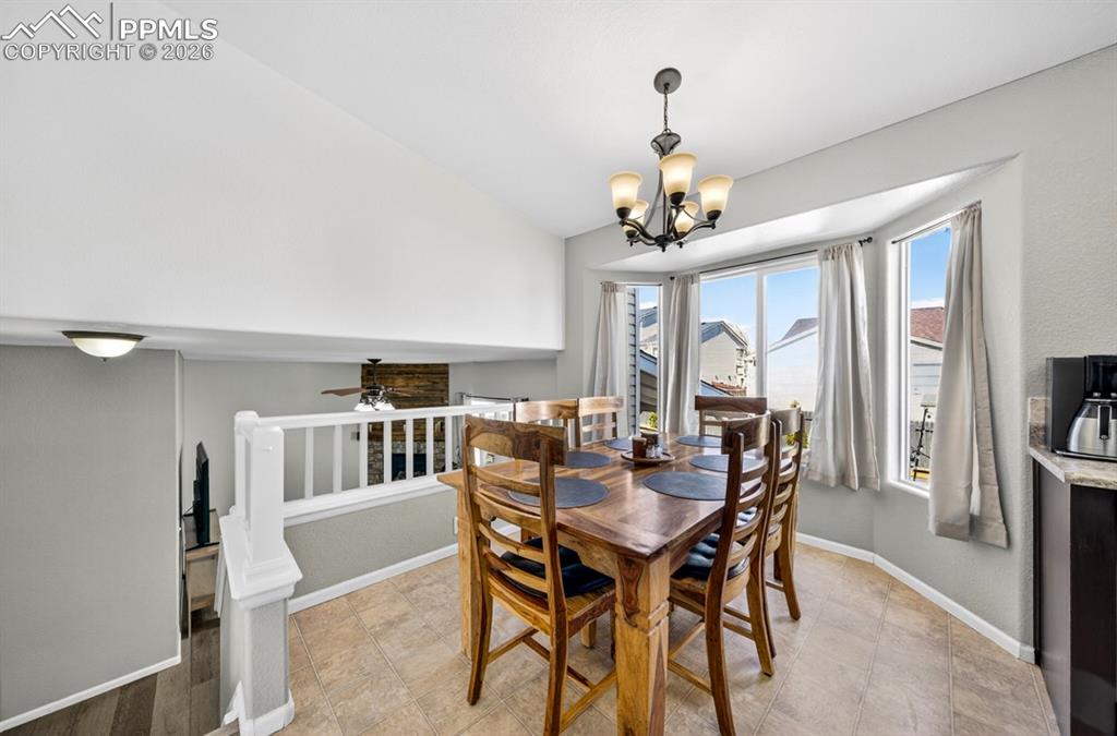 Image 10 of 28: Dining Area