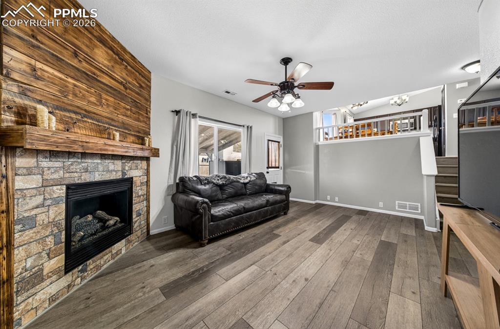 Image 16 of 28: Living Room