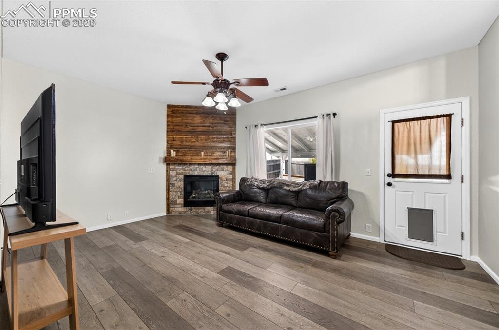 Image 17 of 28: Living Room