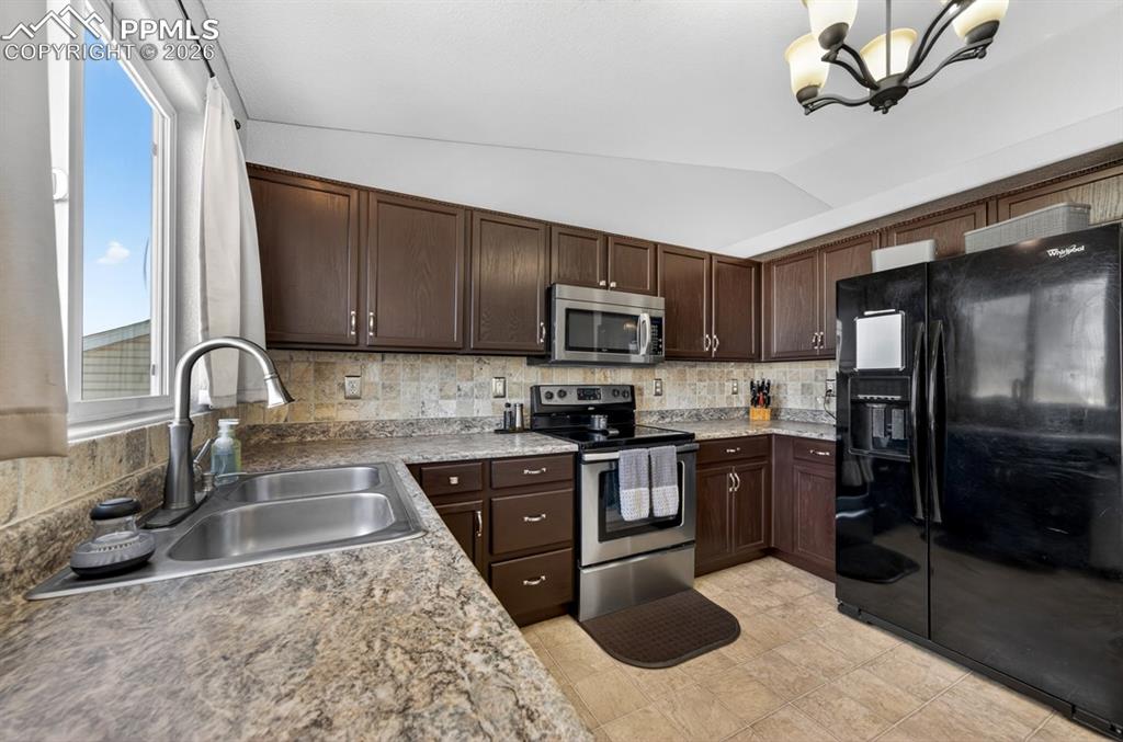 Image 8 of 28: Kitchen